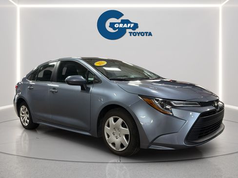 Used 2025 Toyota Corolla LE FWD image 4