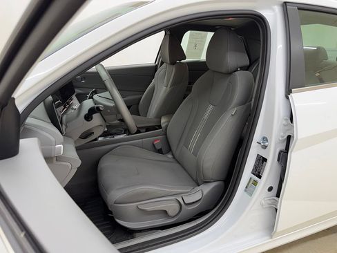 Used 2025 Hyundai Elantra SEL FWD image 18