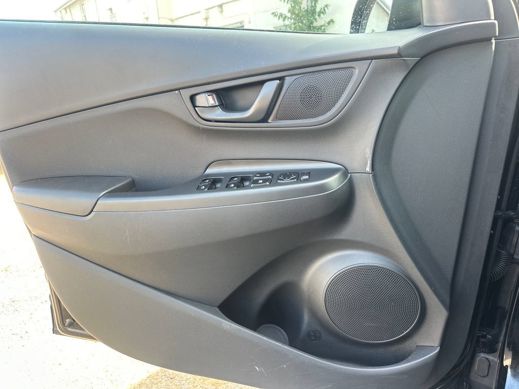 Used 2023 Hyundai Kona SEL w/ Cargo Package AWD/4WD image 40