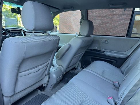 Used 2005 Toyota Highlander 4WD V6 w/ 3rd Row image 13