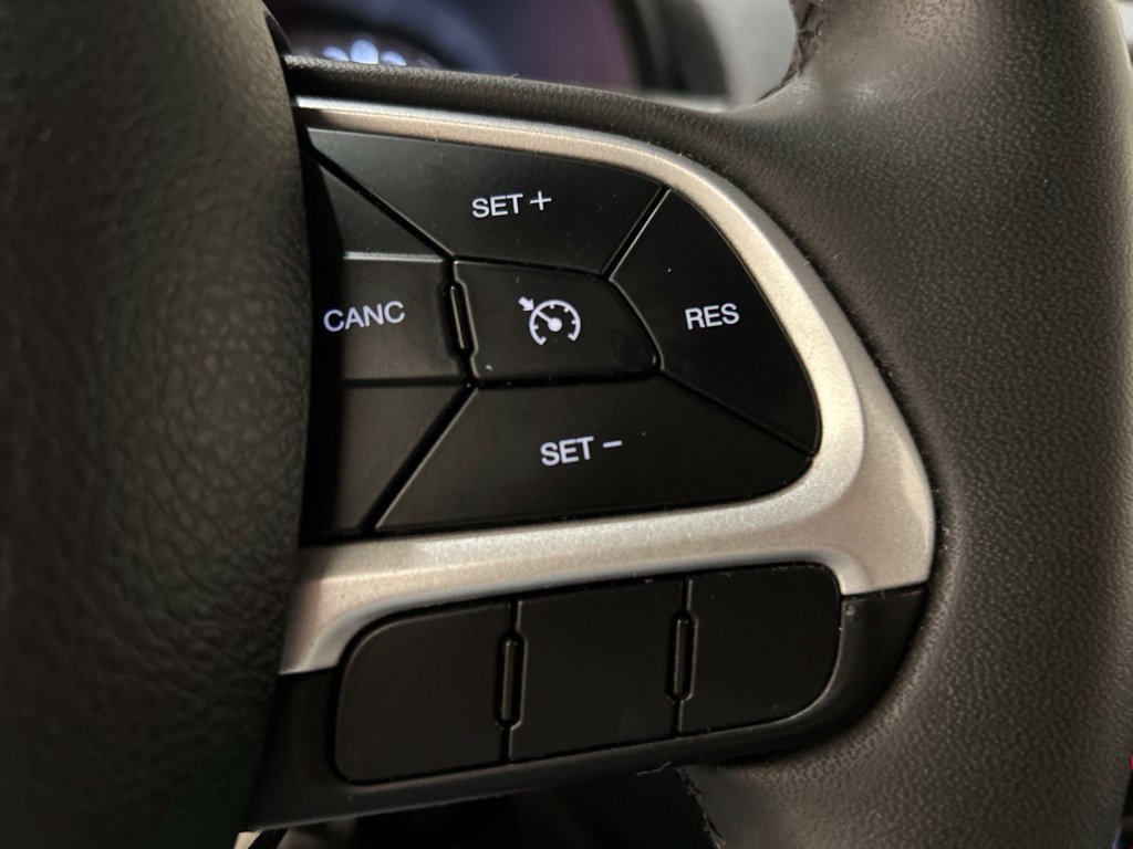 Used 2021 Jeep Renegade Latitude AWD/4WD image 23