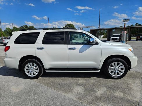 Used 2017 Toyota Sequoia Platinum RWD image 7