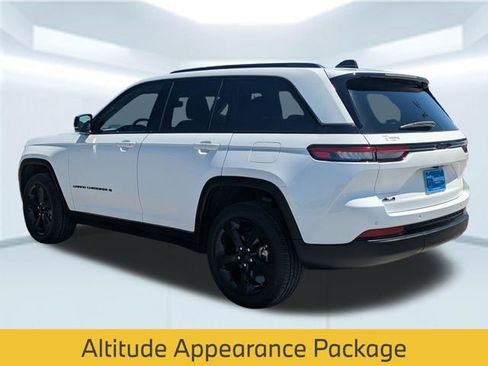 Used 2023 Jeep Grand Cherokee Altitude AWD/4WD image 4
