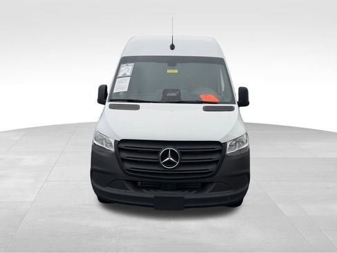 Used 2025 Mercedes-Benz Sprinter 2500 image 3