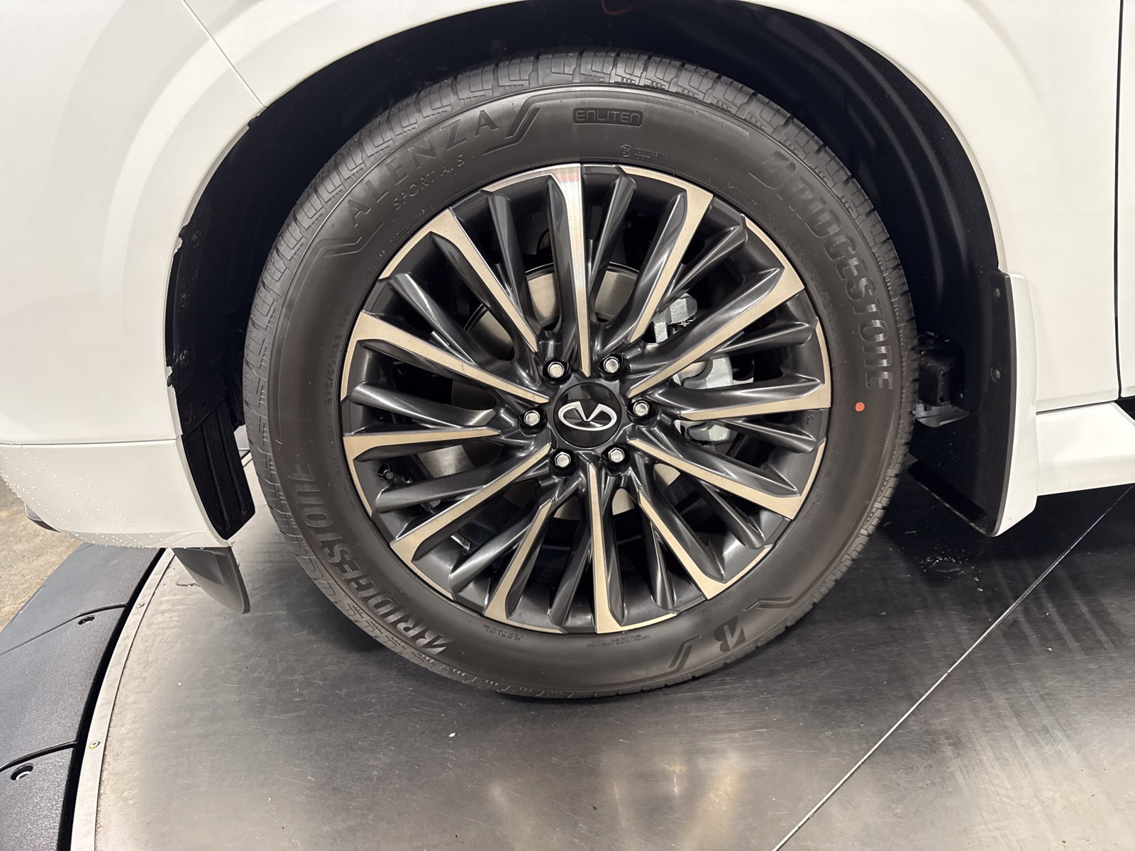 New 2026 INFINITI QX80 Autograph AWD/4WD image 2