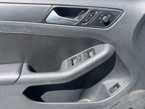 Used 2014 Volkswagen Jetta SE FWD image 11