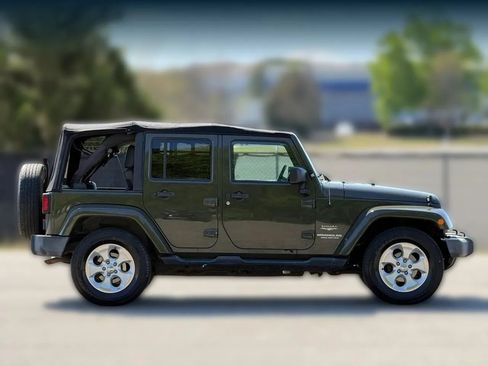 Used 2015 Jeep Wrangler Unlimited Sahara w/ Connectivity Group AWD/4WD image 7
