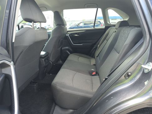 Used 2022 Toyota RAV4 XLE AWD/4WD image 11