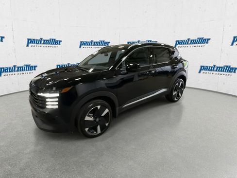 Used 2025 Nissan Kicks SR AWD/4WD image 5