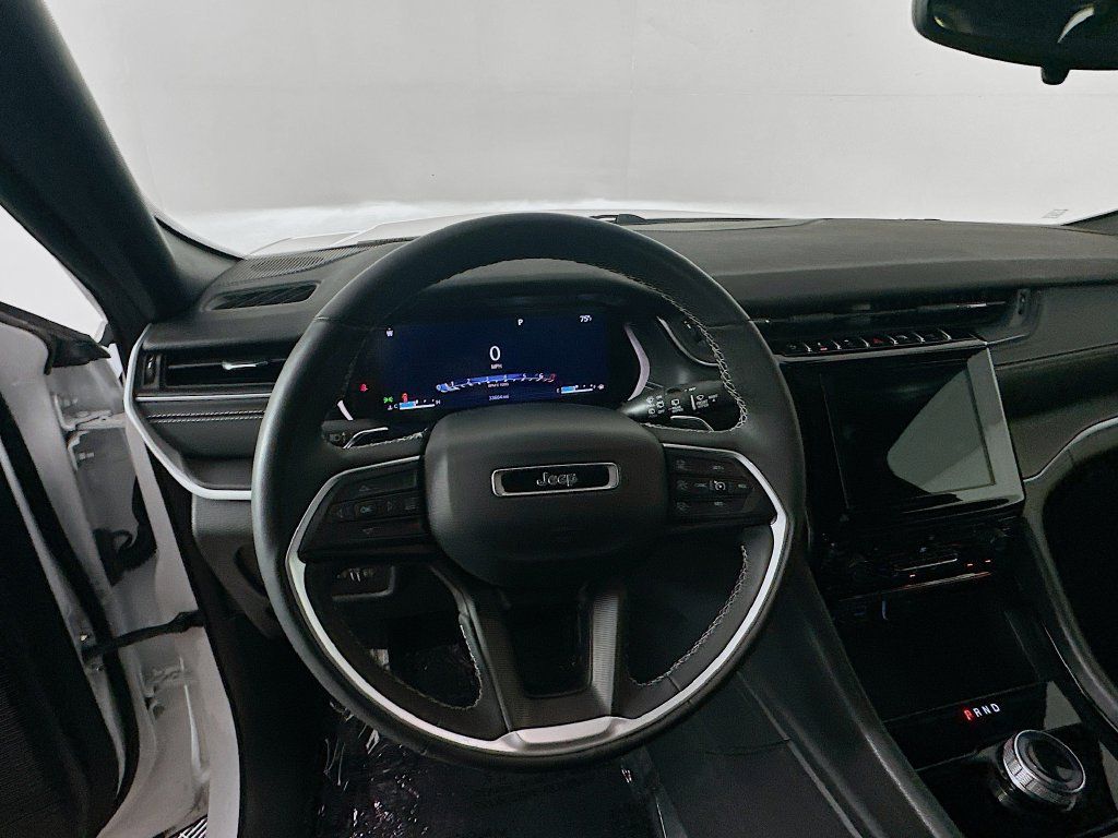Used 2023 Jeep Grand Cherokee Altitude AWD/4WD image 16