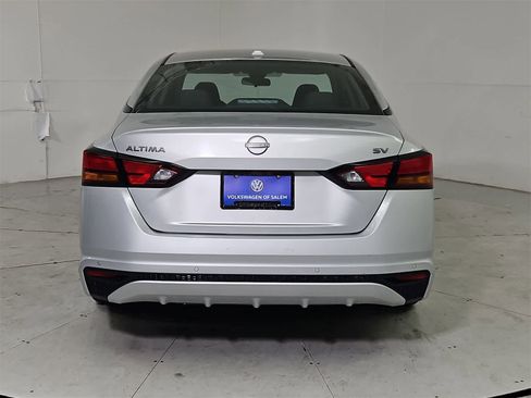 Used 2023 Nissan Altima 2.5 SV image 5