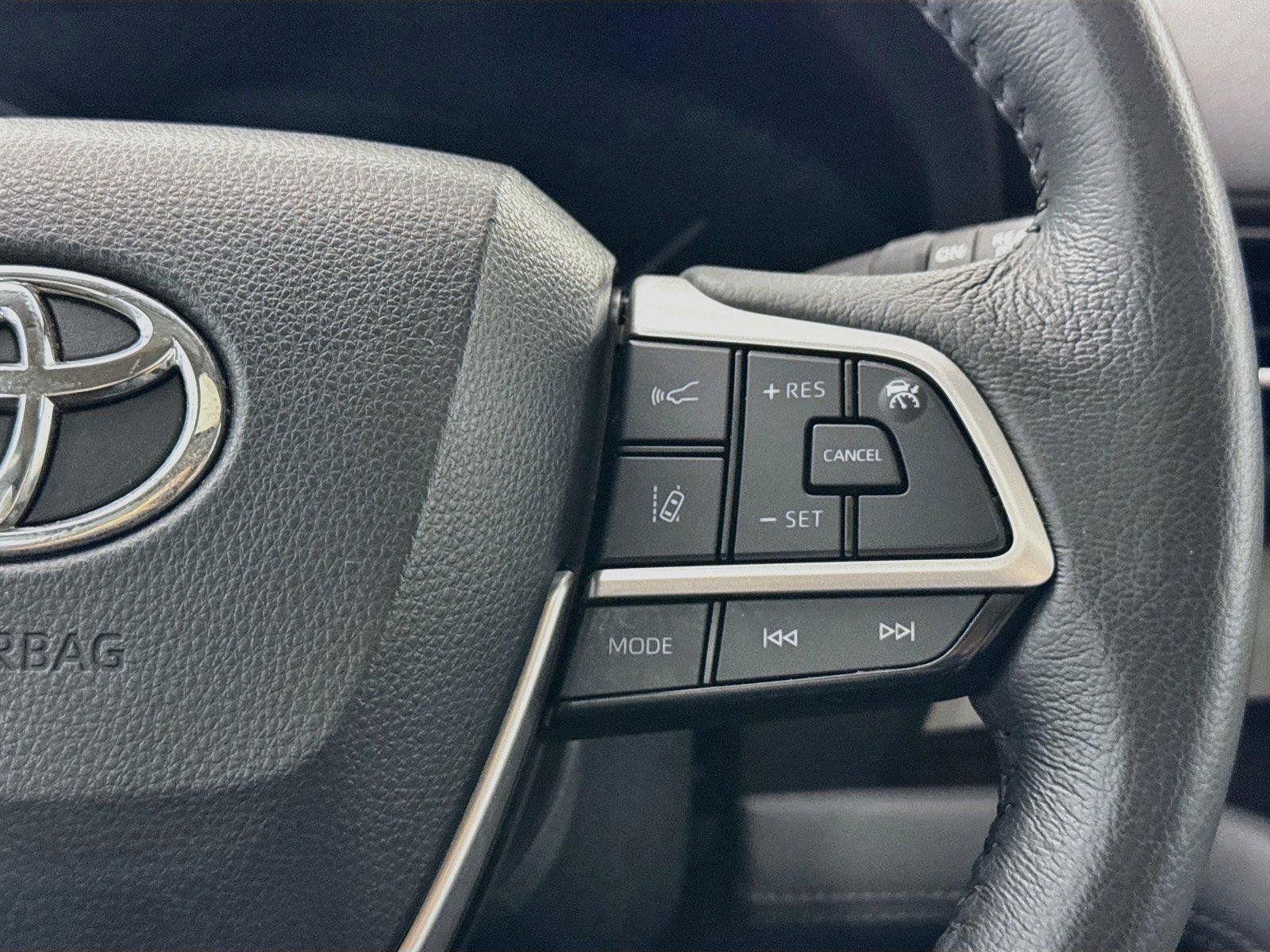 Certified 2024 Toyota Sienna XLE FWD image 18