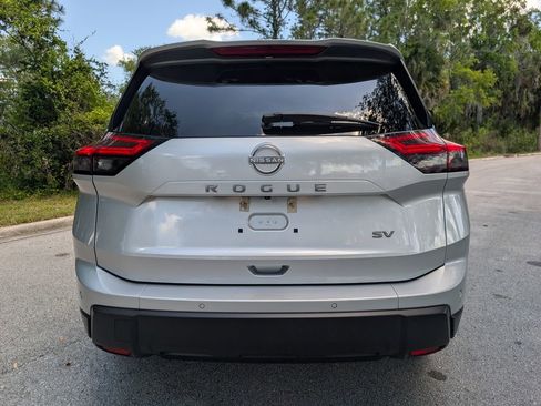 Used 2024 Nissan Rogue SV FWD image 7