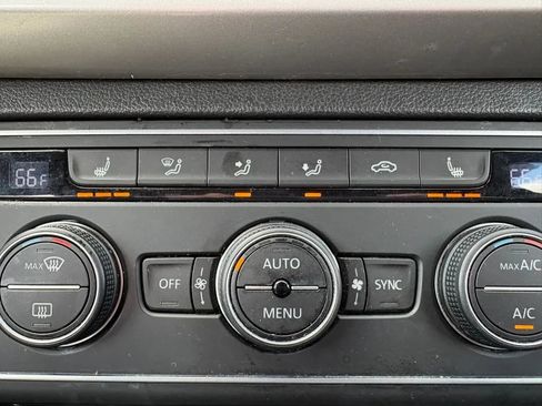 Used 2020 Volkswagen Atlas Cross Sport SE w/ Towing Package AWD/4WD image 14