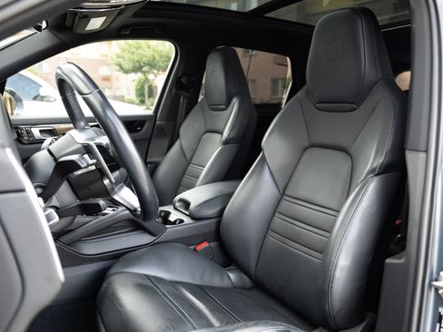 Certified 2019 Porsche Cayenne AWD/4WD image 5
