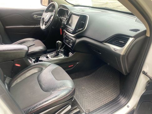 Used 2014 Jeep Cherokee Trailhawk AWD/4WD image 23