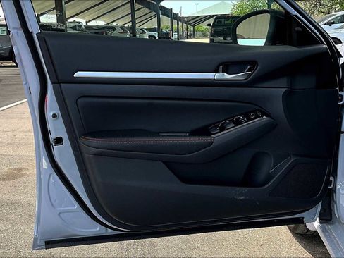 New 2025 Nissan Altima 2.5 SR image 13