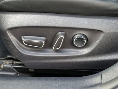 Used 2017 Toyota Prius Prime Premium image 23