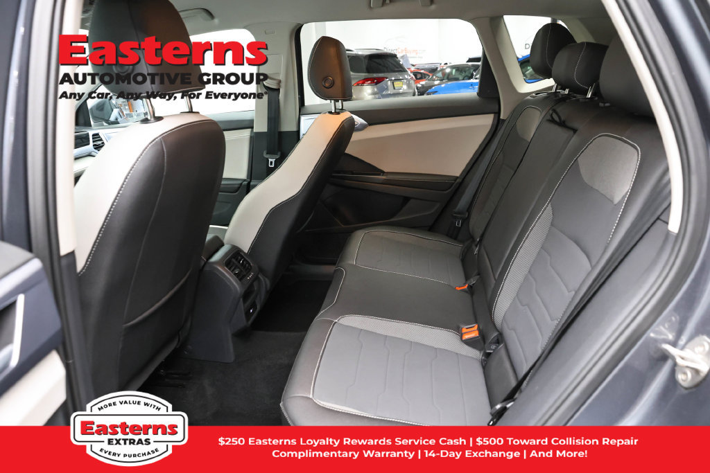Used 2025 Volkswagen Taos SE AWD/4WD image 21