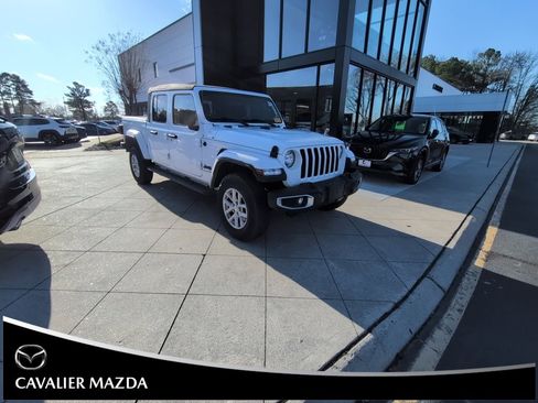Used 2023 Jeep Gladiator Sport image 3