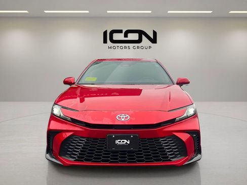 Used 2025 Toyota Camry SE image 8