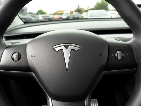 Used 2022 Tesla Model Y Performance AWD/4WD image 21