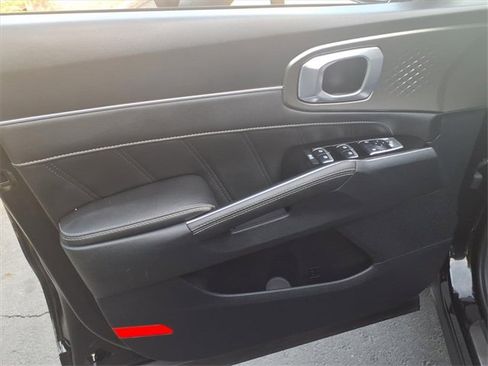 Used 2022 Kia Sorento SX image 17