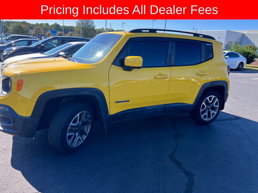 Used 2017 Jeep Renegade Latitude w/ Cold Weather Group AWD/4WD image 3