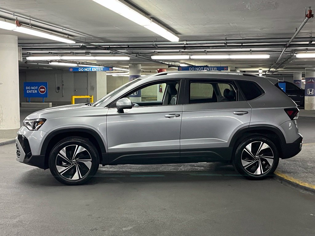 Used 2025 Volkswagen Taos SE w/ Panoramic Sunroof Package AWD/4WD image 34