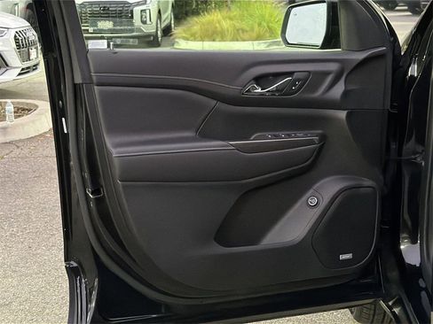 Used 2023 GMC Acadia SLT w/ Elevation Edition image 17