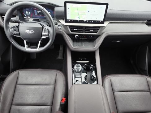 Used 2025 Ford Explorer Platinum AWD/4WD image 5