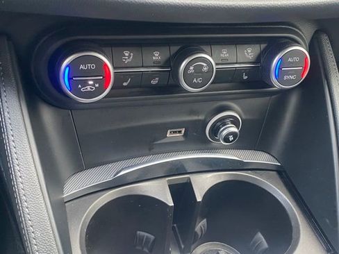 Used 2022 Alfa Romeo Stelvio Veloce image 31