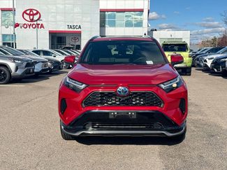 Used 2022 Toyota RAV4 SE w/ Weather & Moonroof Package video 2