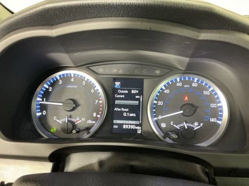 Used 2017 Toyota Highlander Plus AWD/4WD image 17