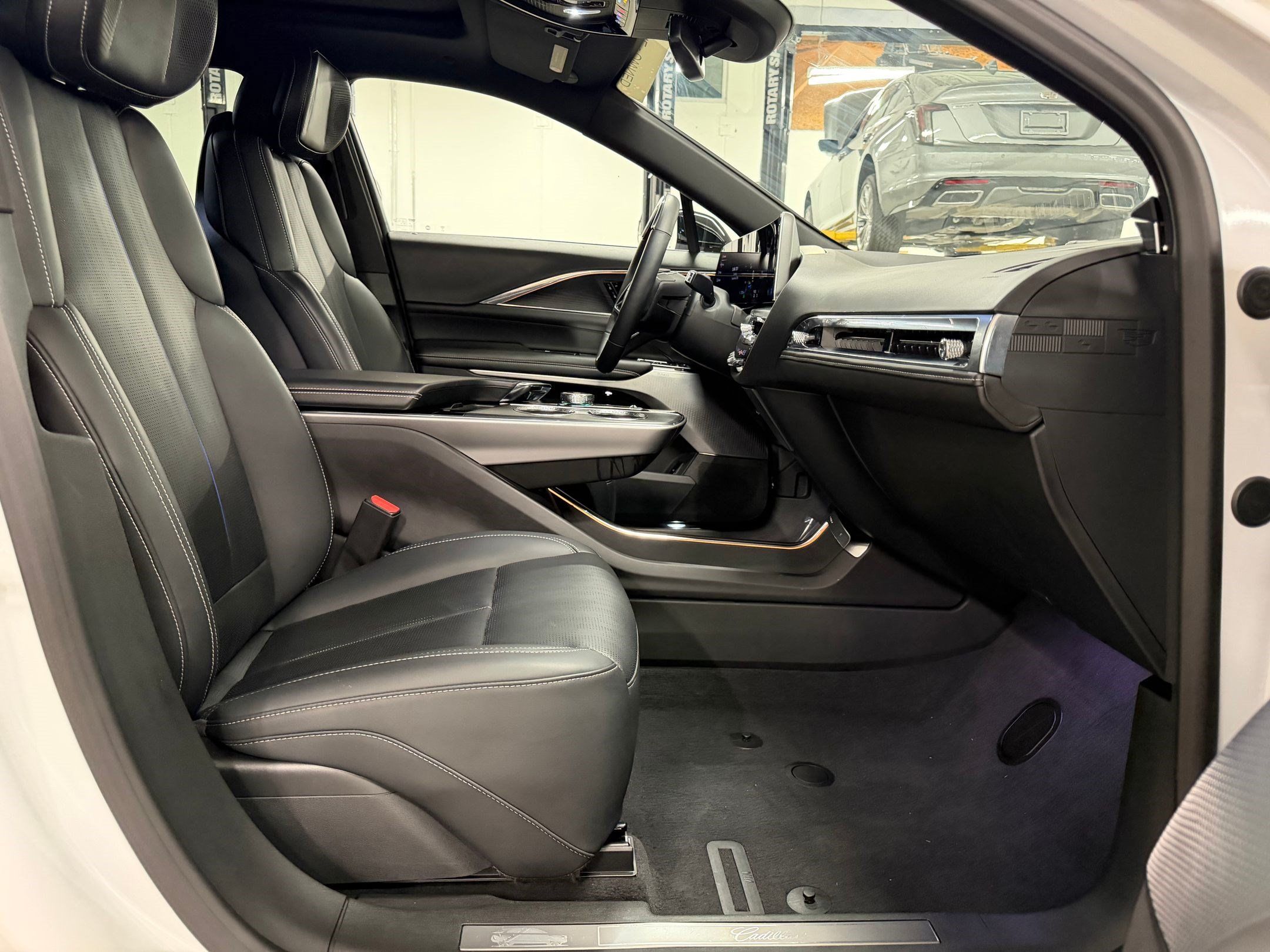 Certified 2024 Cadillac Lyriq Sport RWD image 34