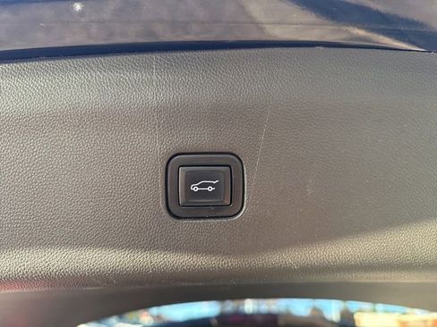 Used 2021 Buick Enclave Premium w/ Sun and Sites Package image 14