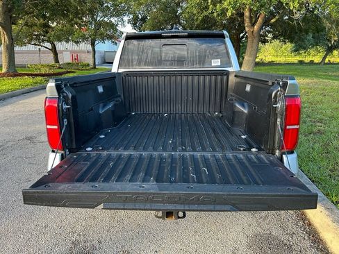 Certified 2024 Toyota Tacoma SR5 w/ SR5 Upgrade Package AWD/4WD image 11