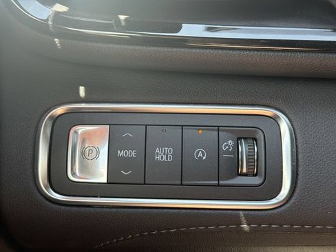 Used 2025 Buick Enclave Preferred FWD image 18