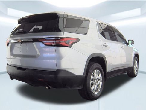 Used 2022 Chevrolet Traverse LS image 4