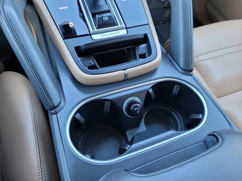 Used 2019 Porsche Cayenne AWD/4WD image 26