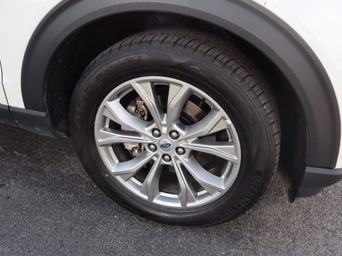 Used 2023 Ford Explorer XLT w/ Equipment Group 202A AWD/4WD image 43