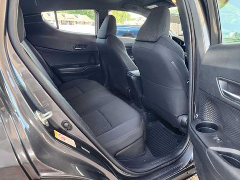 Used 2018 Toyota C-HR XLE FWD image 13