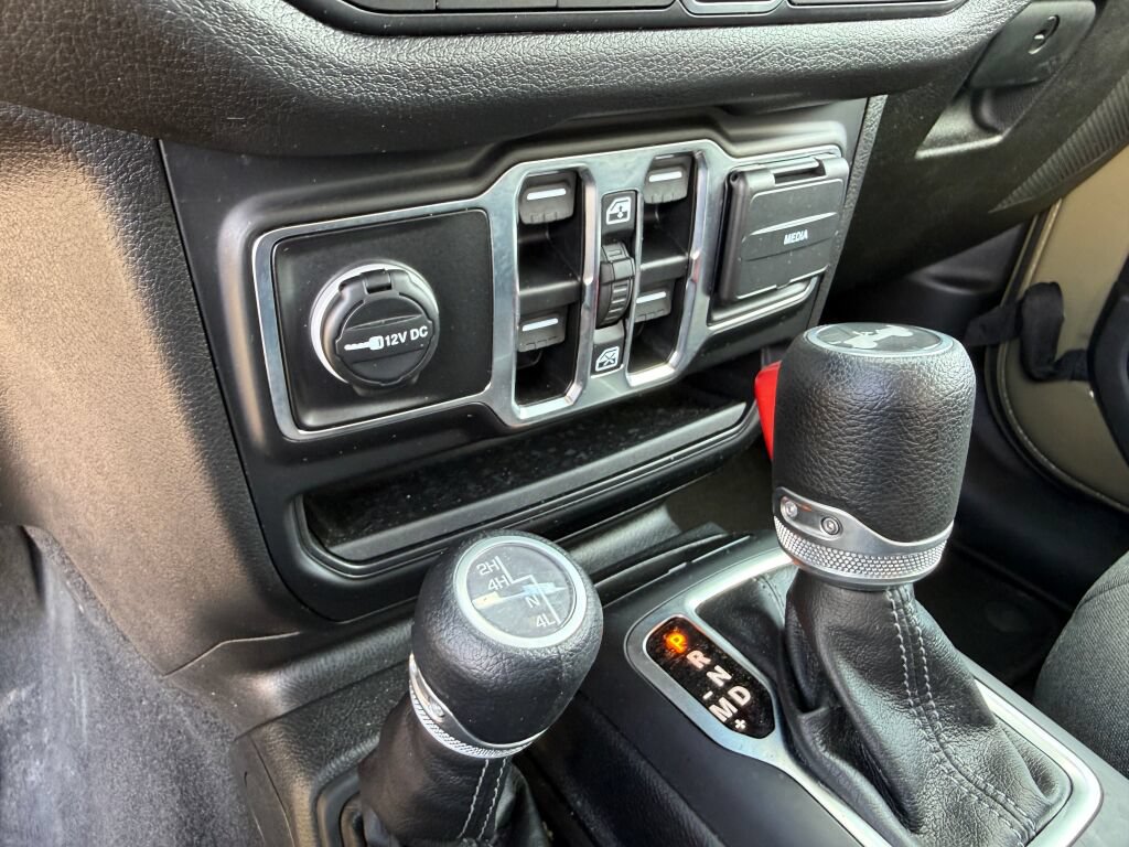 Used 2025 Jeep Wrangler Unlimited Sport AWD/4WD image 26