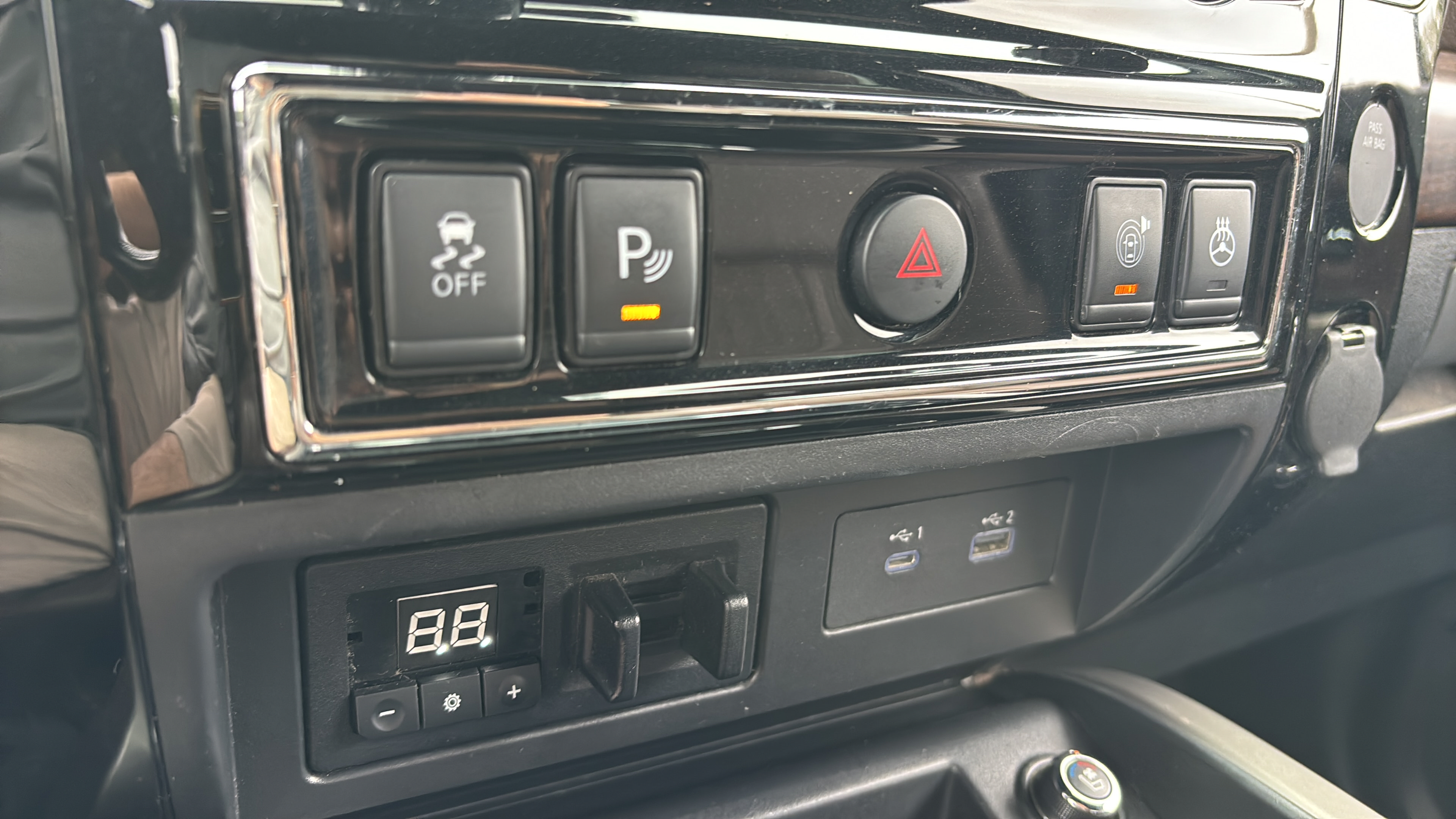 Used 2021 Nissan Titan Platinum Reserve RWD image 22