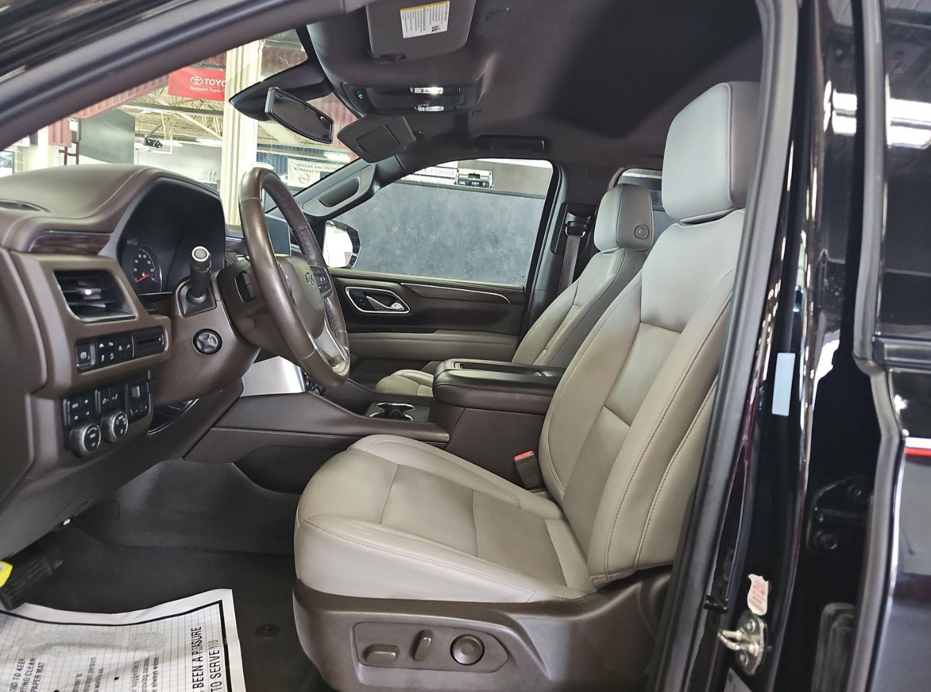 Used 2021 Chevrolet Suburban Z71 w/ Z71 Off-Road Package AWD/4WD image 7