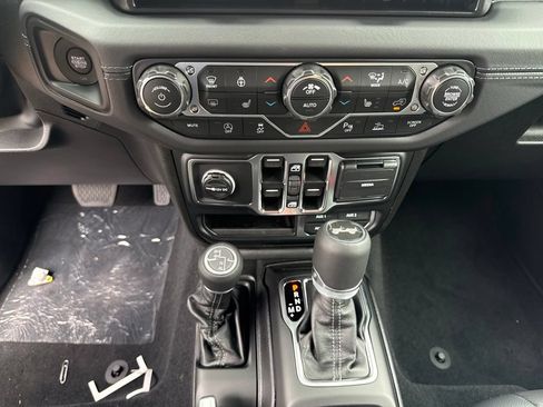 New 2027 Jeep Wrangler Unlimited Sahara AWD/4WD image 14