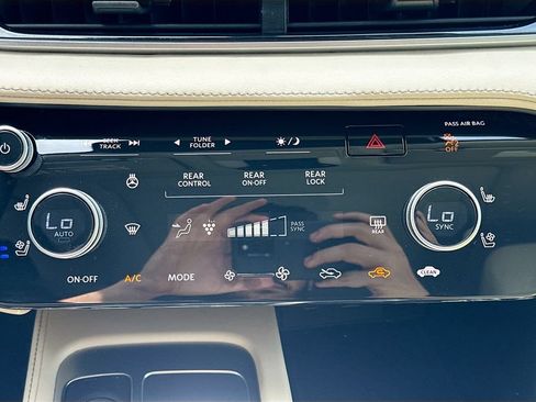 Certified 2023 INFINITI QX60 Sensory AWD/4WD image 17