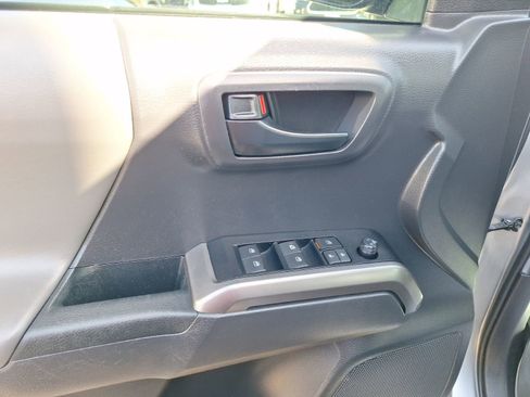 Used 2022 Toyota Tacoma SR5 image 19