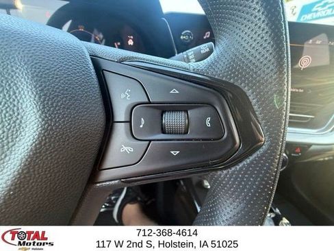 Used 2024 Chevrolet Trax LT FWD image 17
