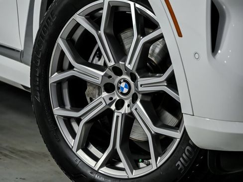 Used 2023 BMW X7 xDrive40i AWD/4WD image 3